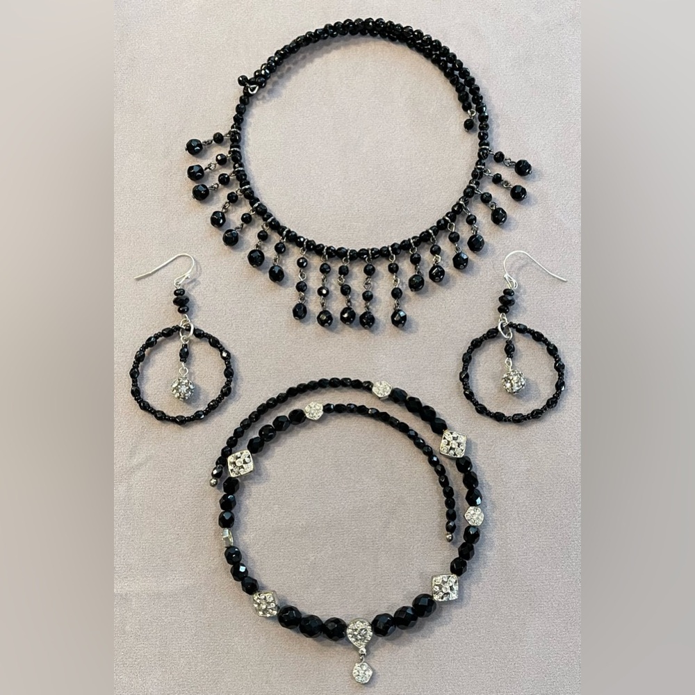 NEIMAN MARCUS BLACK CHOKER SET 
Faceted Beads Cascade/ & Silver w/Crystal Drop